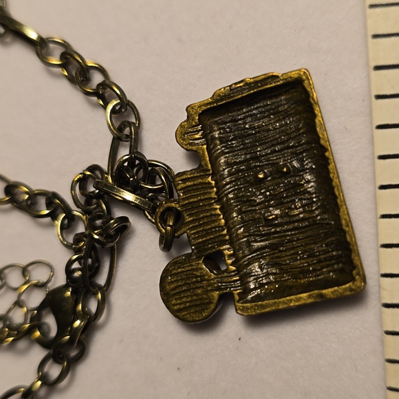 Camera Pendant Necklace - Picture 4 of 4